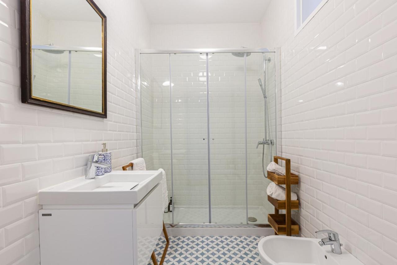 White & Blue Vintage Home In Graca Lisboa Ngoại thất bức ảnh