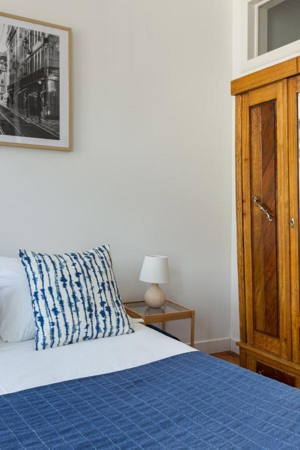 White & Blue Vintage Home In Graca Lisboa Ngoại thất bức ảnh